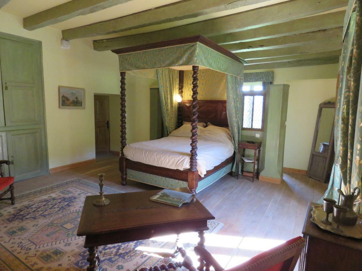 Chateau De Gaubert Bed & Breakfast Terrasson-Lavilledieu Exterior photo